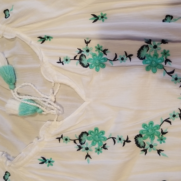 Embroidered top - Picture 3 of 4